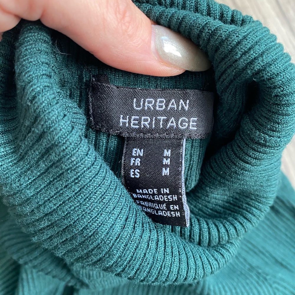 Urban Heritable deep green ribbed turtleneck, super stretchy, comfy light weight - Picture 3 of 3